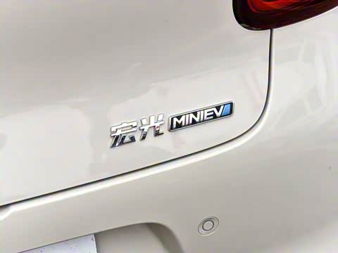 2025款 四门版 臻享+款 2025款 四门版 臻享+款