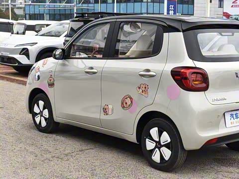 2025款 四门版 臻享+款 2025款 四门版 臻享+款