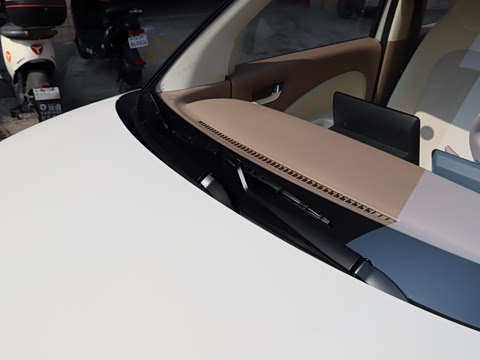 2025款 四门版 301km 臻享+款 2025款 四门版 301km 臻享+款