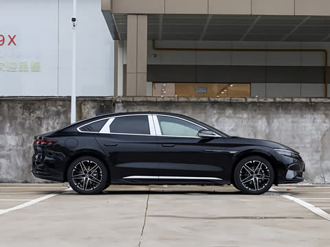 2025款 EV 智驾版 635KM旗舰版 2025款 EV 智驾版 635KM旗舰版