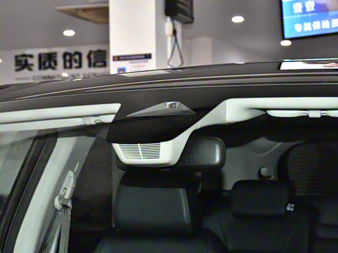 2026款 全球30年荣耀款 240TURBO 两驱锋尚7座版 2026款 全球30年荣耀款 240TURBO 两驱锋尚7座版