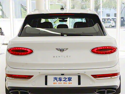 2024款 4.0T V8 雅度版 2024款 4.0T V8 雅度版