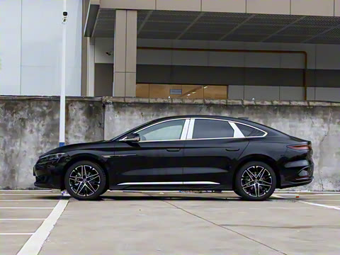 2025款 EV 智驾版 635KM旗舰版 2025款 EV 智驾版 635KM旗舰版