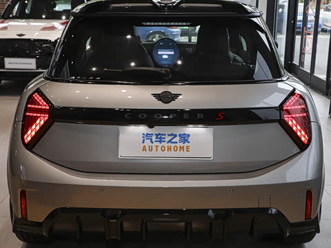 2025款 2.0T COOPER S 赛车手 三门版 2025款 2.0T COOPER S 赛车手 三门版