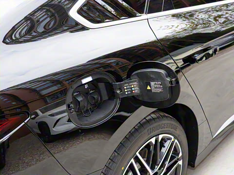 2025款 EV 智驾版 635KM激光雷达旗舰型 2025款 EV 智驾版 635KM激光雷达旗舰型