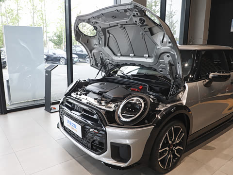 2025款 2.0T COOPER S 赛车手 三门版 2025款 2.0T COOPER S 赛车手 三门版