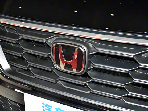 2026款 全球30年荣耀款 240TURBO 两驱锋尚7座版 2026款 全球30年荣耀款 240TURBO 两驱锋尚7座版