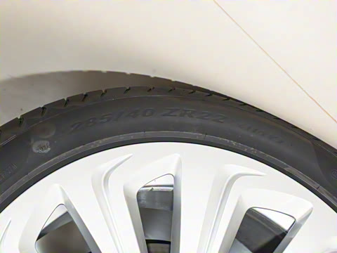 2024款 4.0T V8 雅度版 2024款 4.0T V8 雅度版