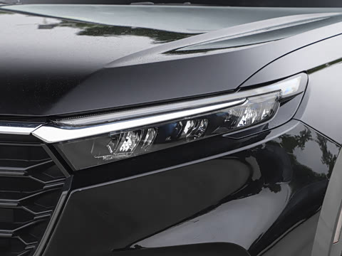 2026款 全球30年荣耀款 240TURBO 两驱锋尚5座版 2026款 全球30年荣耀款 240TURBO 两驱锋尚5座版