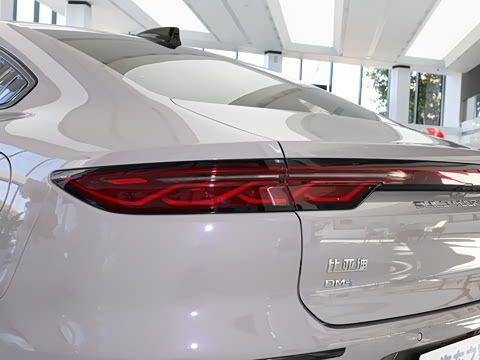 2025款 DM-i 智驾版 245KM尊荣型 2025款 DM-i 智驾版 245KM尊荣型