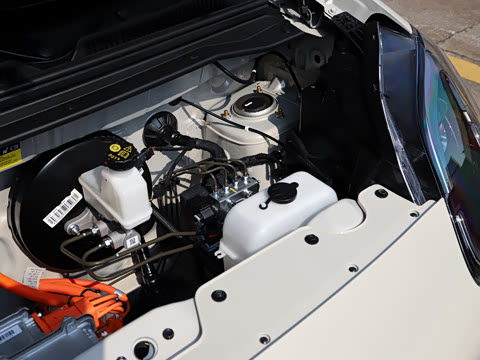 2025款 四门版 301km 臻享+款 2025款 四门版 301km 臻享+款