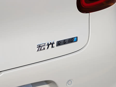 2025款 四门版 301km 臻享+款 2025款 四门版 301km 臻享+款