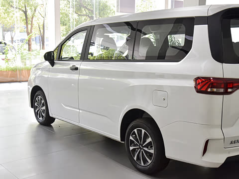 2026款 改款 1.6L 手动标轴舒适型 7座 2026款 改款 1.6L 手动标轴舒适型 7座