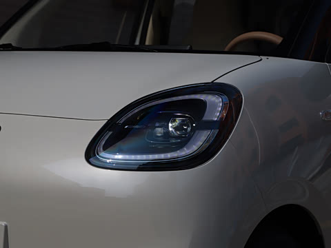 2025款 四门版 301km 臻享+款 2025款 四门版 301km 臻享+款