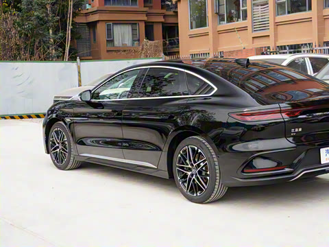 2025款 EV 智驾版 635KM激光雷达旗舰型 2025款 EV 智驾版 635KM激光雷达旗舰型