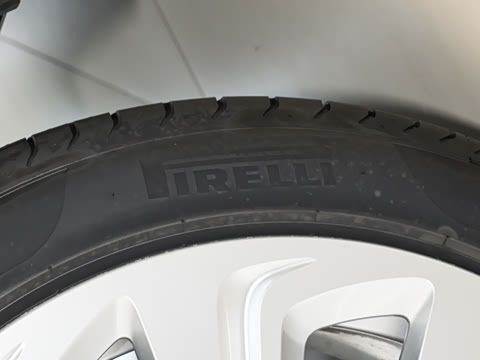 2024款 4.0T V8 雅度版 2024款 4.0T V8 雅度版