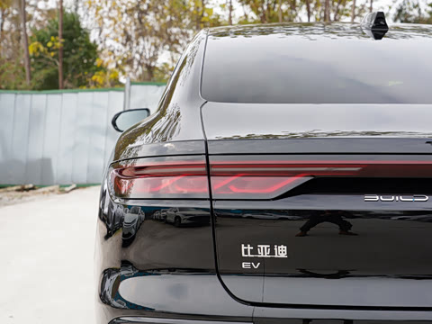 2025款 EV 智驾版 635KM激光雷达旗舰型 2025款 EV 智驾版 635KM激光雷达旗舰型