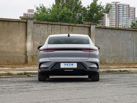 2025款 EV 智驾版 635KM旗舰版 2025款 EV 智驾版 635KM旗舰版