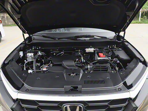 2026款 全球30年荣耀款 240TURBO 两驱锋尚5座版 2026款 全球30年荣耀款 240TURBO 两驱锋尚5座版