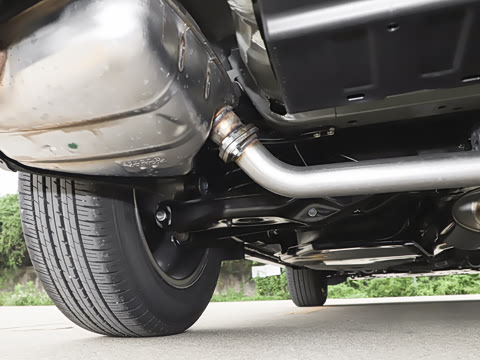 2026款 全球30年荣耀款 240TURBO 两驱锋尚5座版 2026款 全球30年荣耀款 240TURBO 两驱锋尚5座版