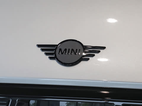 2025款 2.0T COOPER S 赛车手 三门版 2025款 2.0T COOPER S 赛车手 三门版