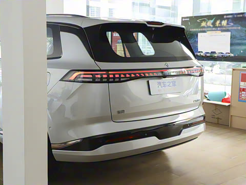 2025款 210Ultra智驾版 5座 2025款 210Ultra智驾版 5座