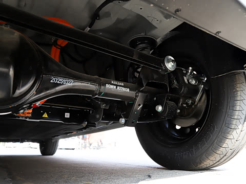 2025款 四门版 301km 臻享+款 2025款 四门版 301km 臻享+款