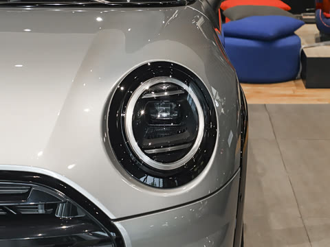 2025款 2.0T COOPER S 赛车手 三门版 2025款 2.0T COOPER S 赛车手 三门版