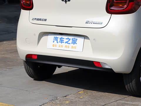 2025款 四门版 301km 臻享+款 2025款 四门版 301km 臻享+款