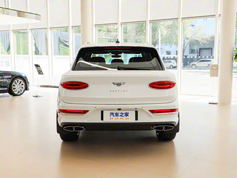 2024款 4.0T V8 雅度版 2024款 4.0T V8 雅度版