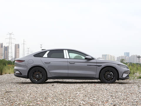 2025款 DM-i 智驾版 245KM尊贵型 2025款 DM-i 智驾版 245KM尊贵型