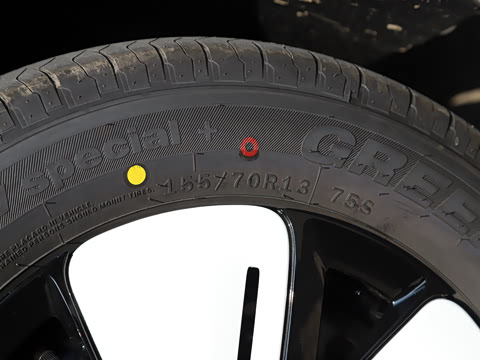 2025款 四门版 301km 臻享+款 2025款 四门版 301km 臻享+款