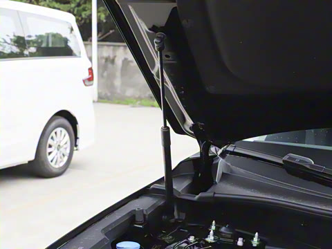 2026款 全球30年荣耀款 240TURBO 两驱锋尚5座版 2026款 全球30年荣耀款 240TURBO 两驱锋尚5座版