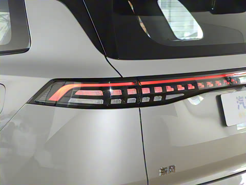 2025款 210Ultra智驾版 5座 2025款 210Ultra智驾版 5座