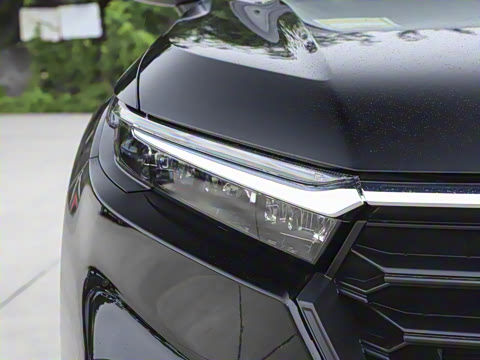 2026款 全球30年荣耀款 240TURBO 两驱锋尚5座版 2026款 全球30年荣耀款 240TURBO 两驱锋尚5座版