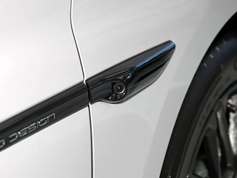 2025款 DM-i 智驾版 245KM尊荣型 2025款 DM-i 智驾版 245KM尊荣型