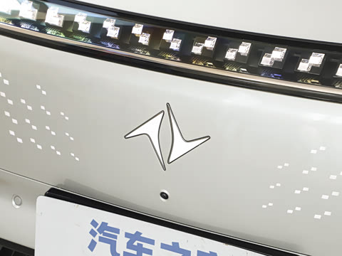 2025款 210Ultra智驾版 5座 2025款 210Ultra智驾版 5座