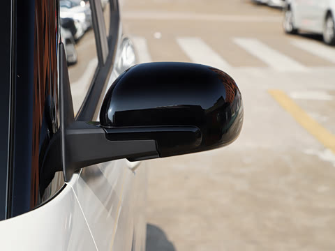 2025款 四门版 301km 臻享+款 2025款 四门版 301km 臻享+款