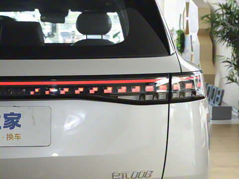 2025款 210Ultra智驾版 5座 2025款 210Ultra智驾版 5座