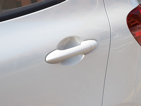 2025款 四门版 301km 臻享+款 2025款 四门版 301km 臻享+款