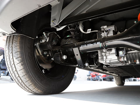 2025款 四门版 301km 臻享+款 2025款 四门版 301km 臻享+款