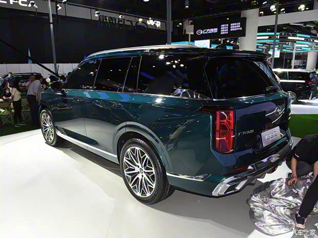 广汽乘用车 传祺GS8 2022款 2.0TM 混动四驱尊贵版 （七座）