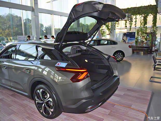 东风雪铁龙 凡尔赛C5 X 2021款 1.6T 越不凡