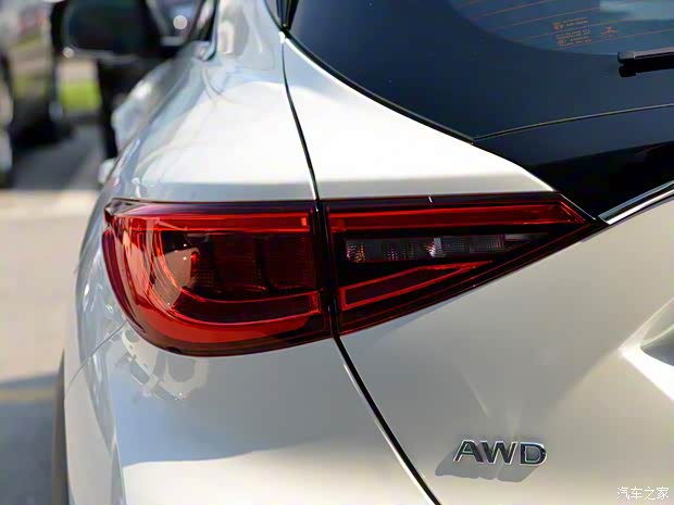 英菲尼迪(进口) 英菲尼迪QX30 2017款 2.0T 四驱中配型