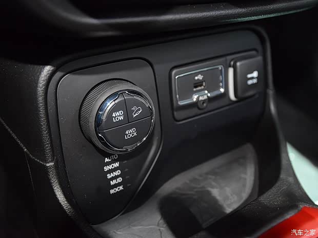 Jeep(进口) 自由侠 2016款 Trailhawk Jeep(进口) 自由侠 2016款 Trailhawk