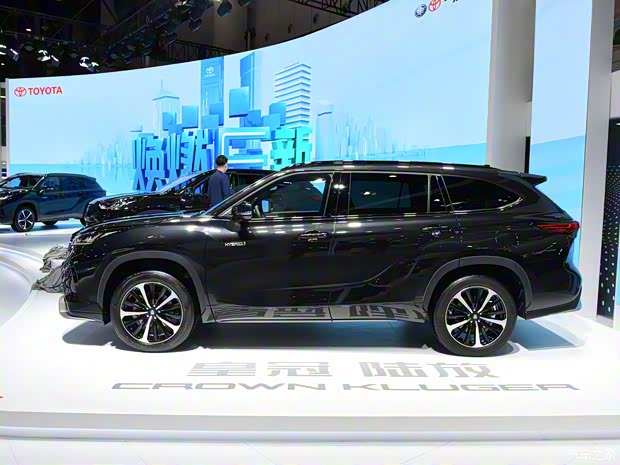 一汽丰田 皇冠陆放 2021款 2.5L HEV四驱旗舰版