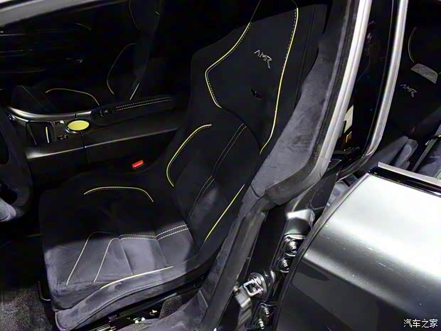 阿斯顿·马丁 Rapide 2017款 6.0L AMR 阿斯顿·马丁 Rapide 2017款 6.0L AMR