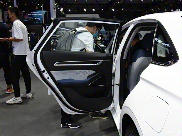 吉利汽车 帝豪 2022款 第4代 1.5L CVT旗舰型