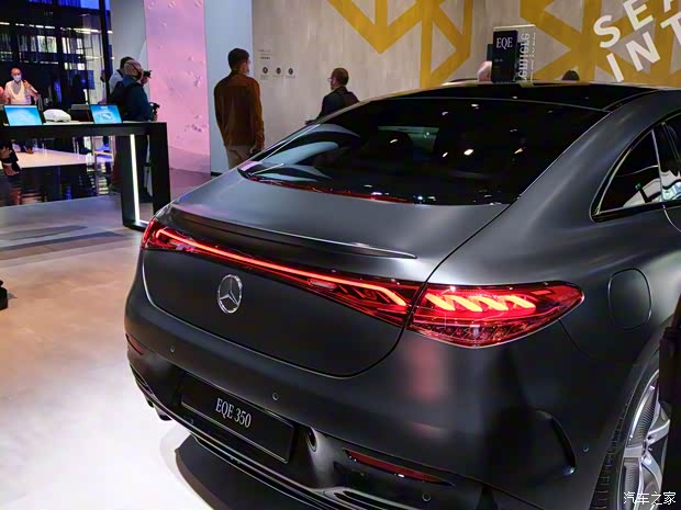 梅赛德斯-EQ 奔驰EQE 2022款 350 AMG Line Edition 1 欧洲版