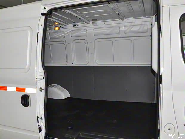 上汽大通 上汽大通MAXUS V80 2021款 2.0T 手動(dòng)經(jīng)典城配王長(zhǎng)軸中頂3座